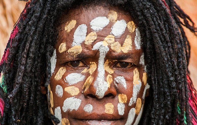مجموعة صور للمصور أندريه جودكوف، الذي قام بقضاء بعض الوقت مع السكان الأصليين في جزيرة غينيا الجديدة واندونيسيا. وتمكن من رصد هذه اللقطات التى تجسد عادات وتقاليد شعوب هذه القبائل.نقلا عن صحيفة " الديلي ميل".