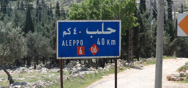 للوصول إلى حلب يتعين عليك السير في طرق ومسارات ملتوية وجانبية. أرشيفية