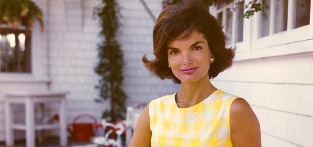 جاكلين كينيدي كانت تفضل مصمّميها الفرنسيين.