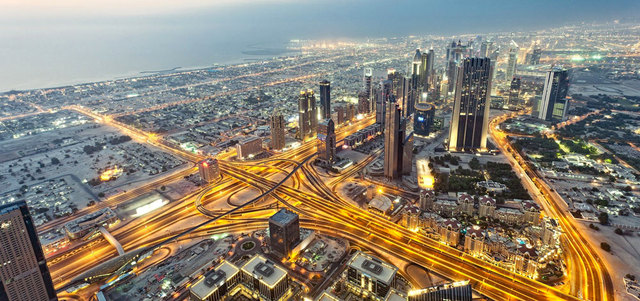 25-10-2014--من الساحل الإماراتي نهض برج خليفة الأعلى في العالم.. وأضحت دبي مفخرة للمدن العربية. وام