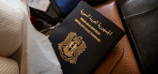 معظم جوازات سفر اللاجئين السوريين انتهت صلاحيتها.