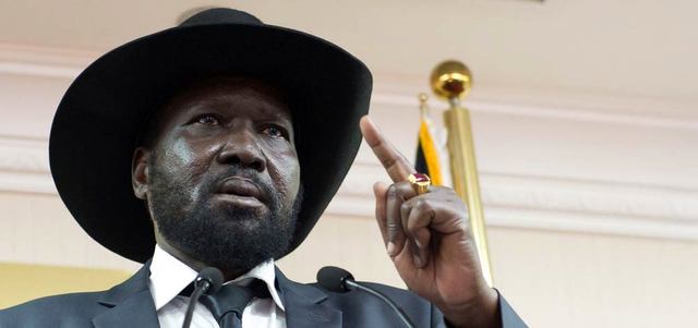 سلفا كير وقع مع رياك مشار اتفاقية أروشا التي تعد بداية لحل قد ينهي صراعاً دام 10 شهور على السلطة في جنوب السودان. غيتي