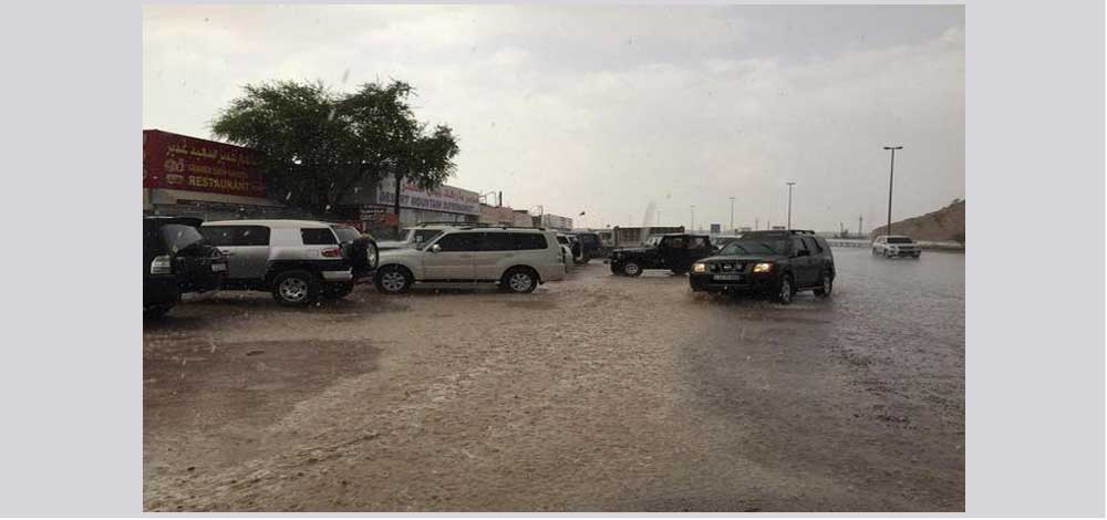امطار في البداير ( المنطقة الوسطى للشارقة ) - تصوير إبراهيم الشحي  - مركز العاصفة