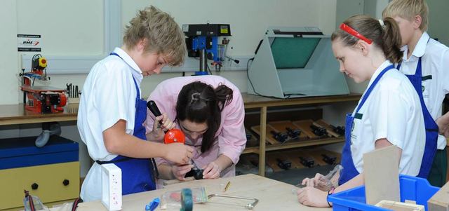 %65 من المدارس لديها سياسات مكتوبة تتعلق بالهوية الوطنية. الإمارات اليوم