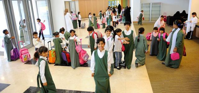 كاميرات المراقبة في الساحات والممرات بهدف حماية الطلبة. الإمارات اليوم