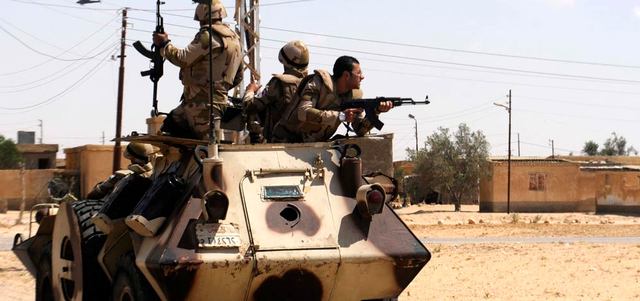 الجيش المصري دفع بتعزيزات كبيرة لمواجهة الإرهاب في سيناء. رويترز