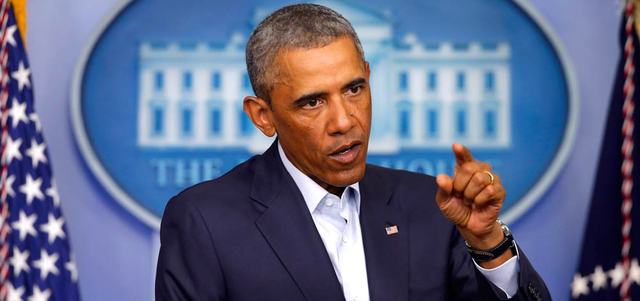 أوباما طلب من فريقه للأمن القومي مراجعة لسياسة إدارته بشأن سورية وكيفية التعامل مع «داعش» والأسد.  أ.ب