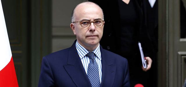 وزير الداخلية الفرنسي برنار كازنوف: هناك «احتمال كبير بأن أحد الرعايا الفرنسيين شارك بشكل مباشر في قطع رؤوس جنود سوريين». أ.ف.ب