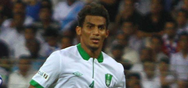 لاعب الأهلي والأخضر باخشوين. أرشيفية