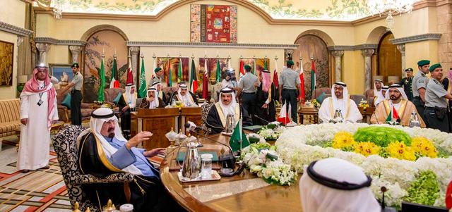 قادة دول مجلس التعاون الخليجي خلال قمة الرياض الأحد الماضي.  وام