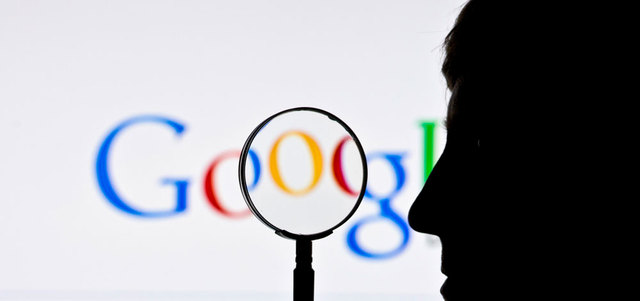 باحثون في شركة «غوغل» سبق أن قدموا قبل عامين برنامجاً للتعرف إلى الصور. غيتي