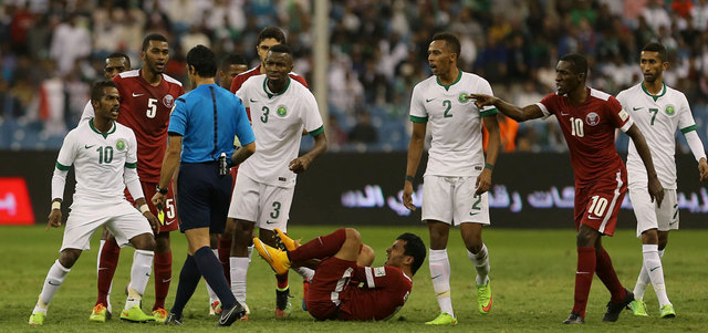 لاعبو العنابي فاجأوا السعوديين وخطفوا منهم لقب الخليج. تصوير:إيريك أرازاس