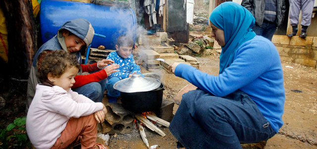 عواقب كارثية لوقف المساعدات عن 1.7 مليون لاجئ سوري.  أ.ب