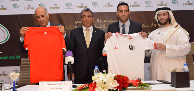 جانب من المؤتمر الصحافي الخاص بإعلان رعاية شركة «روميه» الإماراتية لمنتخب فلسطين. من المصدر