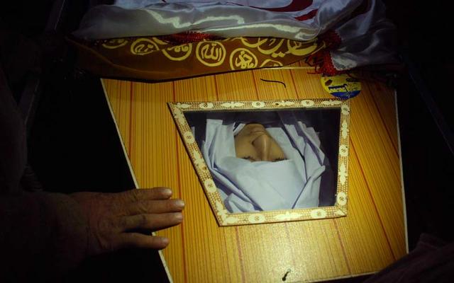 بينما يستعد الآباء لدفن أبنائهم خلال جنازات جماعية في بيشاور ومحيطها