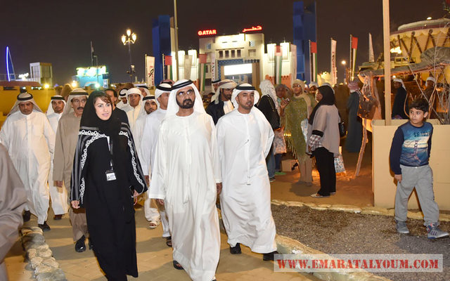 وزار سموه خلال الجولة الميدانية عدداً من أجنحة الدول المشاركة من أنحاء العالم.