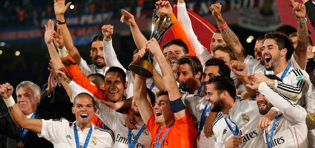 ريال مدريد يرفع كأس العالم للأندية للمرة الأولى في تاريخه.  أ.ف.ب