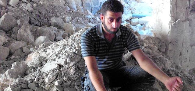 إياد السقان يشرف على عملية حفر نفق في حلب قبل مقتله.  أرشيفية
