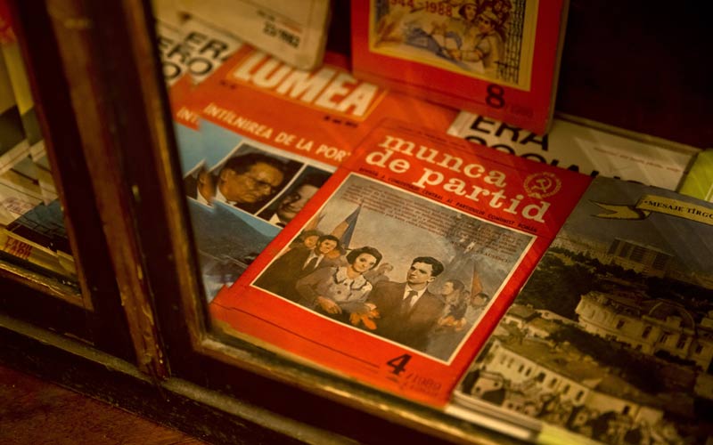 مؤلفات عن حياة الرئيس الروماني الأسبق خلال فترة الحكم الشيوعي