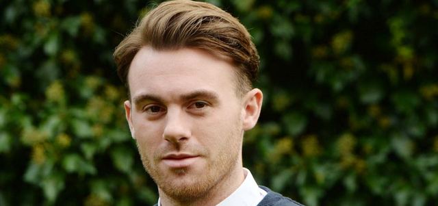 كيرتس تحدث الفرنسية بطلاقة على الرغم من  انه لا يجيدها. أرشيفية