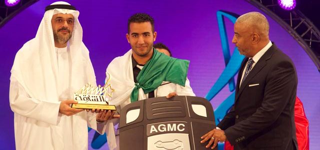 سلطان بن محمد بن سلطان القاسمي مكرماً الفائز باللقب.  وام