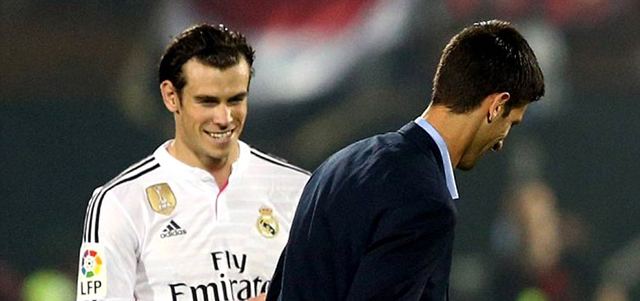 ..ويستعرض مهاراته الكروية أمام مهاجم الريال غاريث بيل. من المصدر