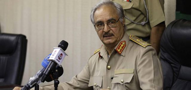 البرلمان وحكومته المنتخبة والمعترف بها دولياً، التي تمارس مهامها من طبرق، يؤيدان بالكامل &laquo;عملية الكرامة&raquo;، بقيادة اللواء المتقاعد خليفة حفتر، التي هيّأت الميليشيات لتصبح جزءاً من الجيش الوطني الليبي. رويترز