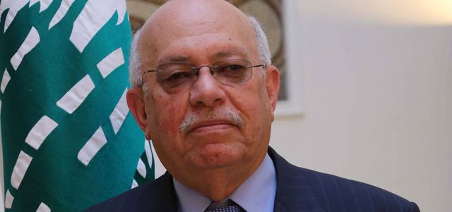 رشيد درباس: «هذه هي المرة الأولى في تاريخ العلاقات بين البلدين التي يطلب فيها لبنان تحديد سبب دخول السوري.. والهدف هو منع اللجوء وتنظيم دخول السوريين». أرشيفية