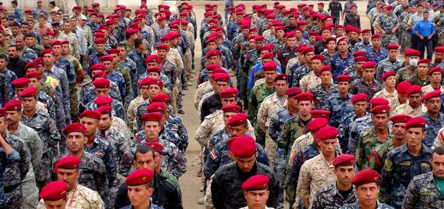 متطوعون في الحرس الوطني العراقي بزي عسكري في الرمادي.  أرشيفية