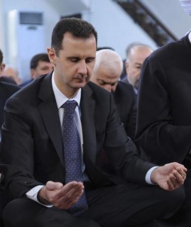 الأسد يصلي في مسجد بدمشق - سياسة - أخبار - الإمارات اليوم