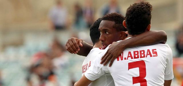 أحمد خليل يحتفل مع وليد عباس وعامر عبدالرحمن تصوير: أسامة أبوغانم