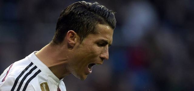 كريستيانو رونالدو يأمل الفوز بجائزة الكرة الذهبية للمرة الثالثة في تاريخه. أ.ف.ب