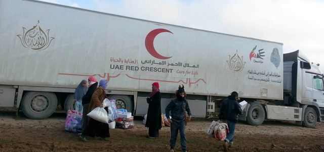 فريق «الهلال» يواصل توزيع المساعدات في الأردن. وام