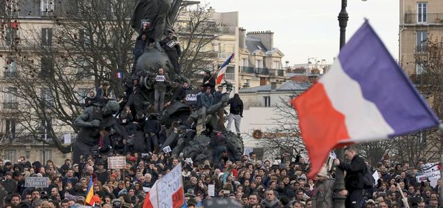 تظاهرات فرنسية في أعقاب الهجوم على مقر «شارلي إبدو».  أرشيفية