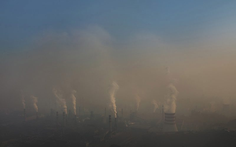 تفاقم مشكلة التلوث في المدن الصينية، حيث اشارت تقارير  مؤخراً إلى أن جودة الهواء في العاصمة الصينية بكين كانت "الأسوأ على الاطلاق" . وكالات