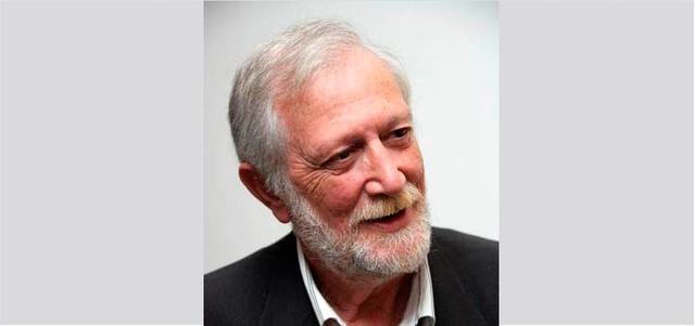 الفنان التشكيلي الفلسطيني سليمان منصور رسم النسخة الأولى من لوحة «جمل المحامل» عام 1973.