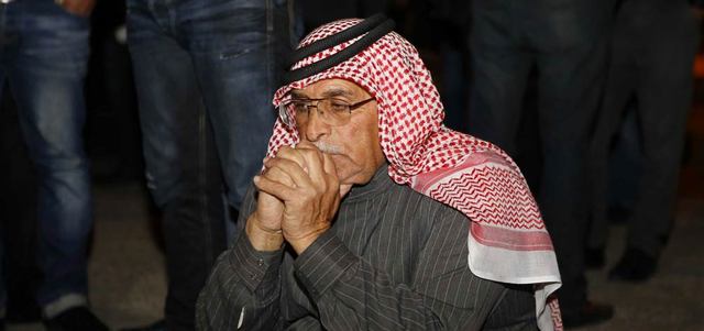 صافي الكساسبة: «الدولة الأردنية كانت تطمئننا بخصوص اتصالاتها المفترضة للإفراج عن ابننا، ولم تردنا أي اتصالات جديدة من السلطات المحلية عقب بث شريط الفيديو المنسوب إلى التنظيم».  أ.ب