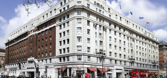 فندق «كمبرلاند» حيث تعرّضت الشقيقات الإماراتيات الثلاث للاعتداء.. وفي الإطار الجاني فيليبس سبنس. أرشيفية