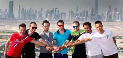 نخبة من الدرّاجين في صورة جماعية. من المصدر