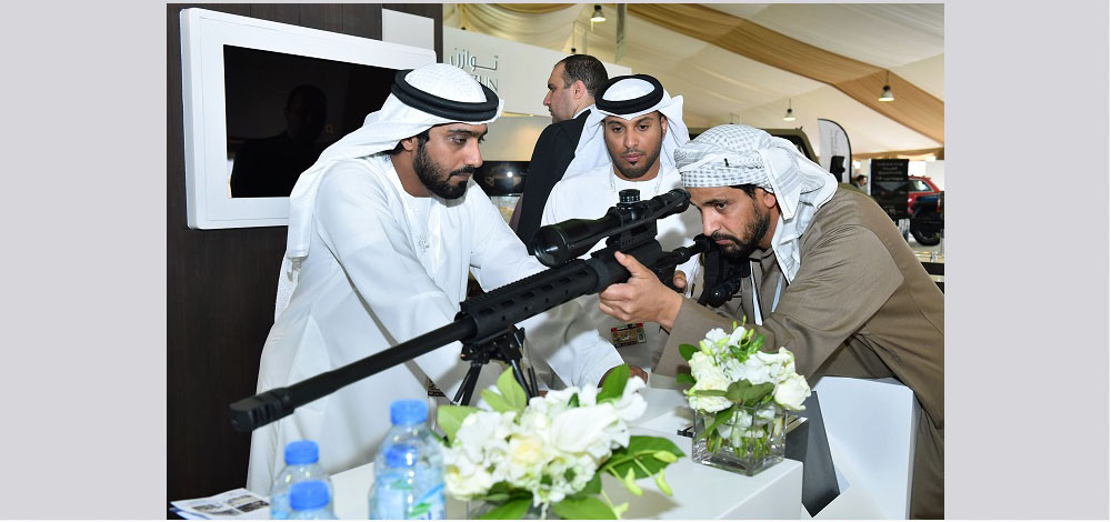 المعرض متاح أمام المواطنين لممارسة الرماية والاطلاع على أحدث انواع البنادق والمسدسات - من المصدر