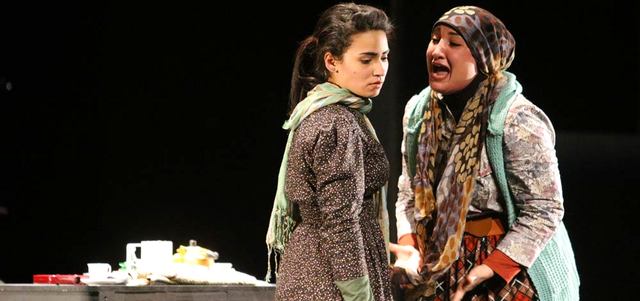 سماح وسالي فراج أجادتا وحظيتا بتفاعل من الجمهور. تصوير: مصطفى قاسمي