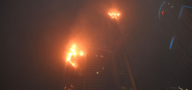 النيران امتدت من الطابق 51 حتى الطابق 83.

من المصدر