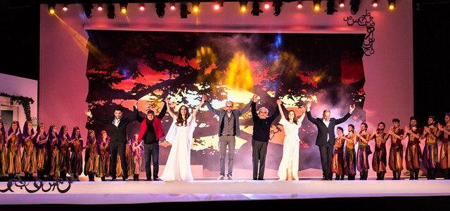 العمل المسرحي الغنائي حظي بحضور جماهيري كبير في مسرح المجاز. من المصدر