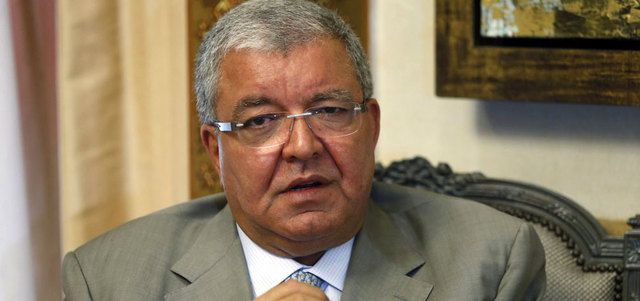 وزير الداخلية نهاد المشنوق: «قرار الحكومة وقف دخول النازحين إلى لبنان، يتضمّن استثناء يتعلق بالحالات الإنسانية، وهو ما ينطبق على الآشوريين». أرشيفية