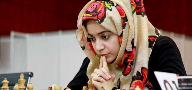خلود الزرعوني استفادت من الشطرنج في حياتها ومسيرتها الدراسية. الإمارات اليوم