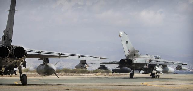 إسهام بريطانيا ضمن التحالف ضد «داعش» يتمثل فقط في 8 طائرات.  أ.ف.ب