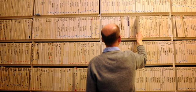 الكتب المطبوعة أثبتت قدرتها وسيطاً جيداً للاحتفاظ بالمعرفة البشرية لفترات طويلة. أرشيفية