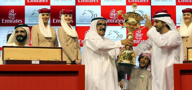 محمد بن راشد شهد تتويج حمدان بن محمد بكأس دبي العالمي للخيول بحضور حمدان بن راشد. تصوير: أسامة أبوغانم