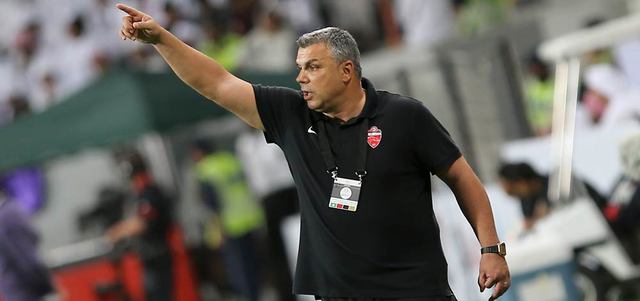 مدرب الأهلي كوزمين.  تصوير: إريك أرازاس