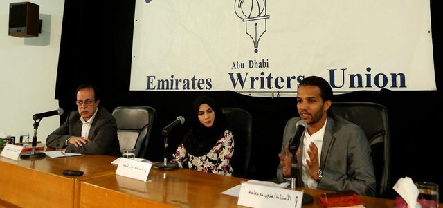 الأمسية تحدّث فيها مؤلف الرواية الخطيب ومني عبدالقادر وأدارتها آمال الأحمد.  تصوير: نجيب محمد